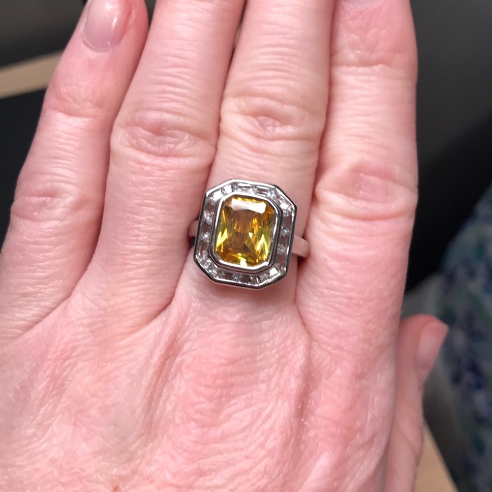 Yellow rCZ ring